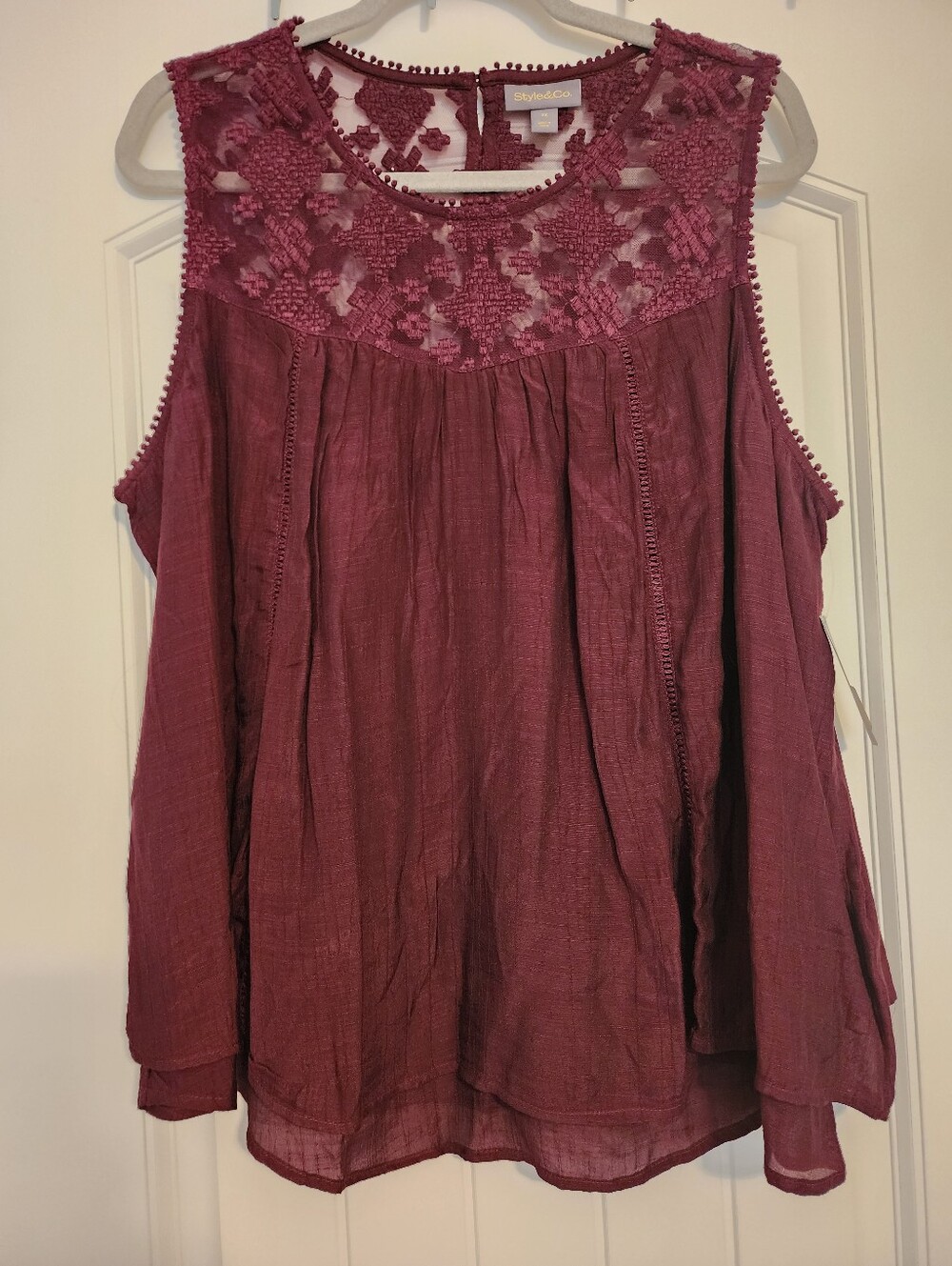 Style &Co NWT 2X Sleeveless Embroidered Lace Yoke Top Burgundy